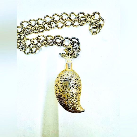 Rare Vintage Gold Leaf Pendant Necklace - Picture 1 of 5